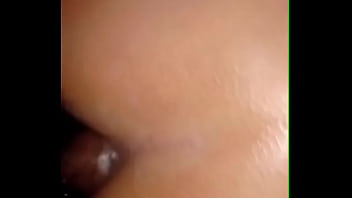 Mi putita me deja que se lo meta un momento por el ano