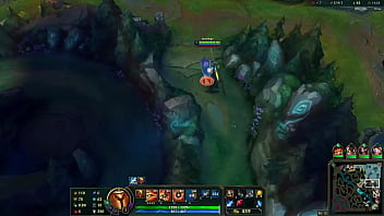 Lol gameplay deep penetration inside ennemy base