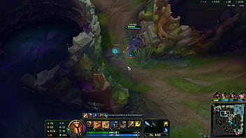 Lol gameplay deep penetration inside ennemy base