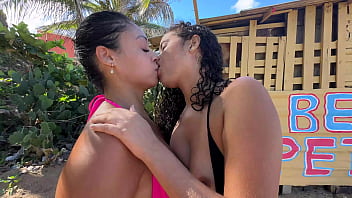 Festa boa na praia enseada dos coarais em cabo pe