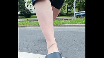 Carmen nylonjunge rundgang in braunschweiger weststadti was traveling by car