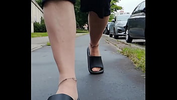 Carmen nylonjunge rundgang in braunschweiger weststadti was traveling by car