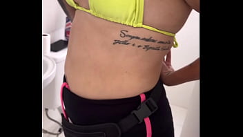 Homem toca e acocha uber moto mulher no fim ela faz algo inédito