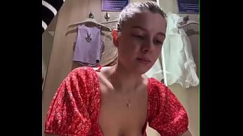 Extreme fingering in the mall