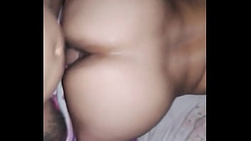 Acabando en sus nalgas