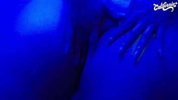 Loira e morena chupando a buceta uma da outra