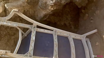 Na praia loira safada chupa seu namorado e quase é pega no flagra aline novak