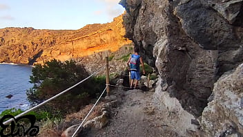 'mi esci le minne ' bocchino sulla scogliera al mare