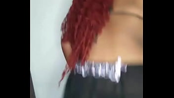 Gostosa dançando de empregadinha