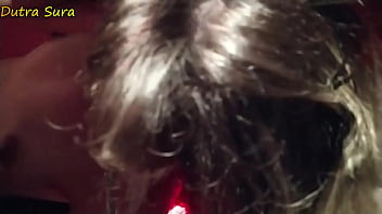 Encontrei um pauzão na balada e levei ele pra me comer num quarto