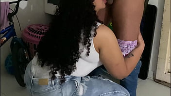 Venezolana Me Toca En Las Escaleras Del Centro Comercial thumbnail