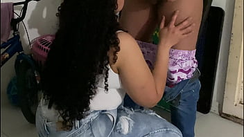 Venezolana me toca en las escaleras del centro comercial