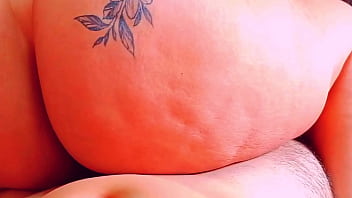 Quero sentar assim em você até você me encher de porra