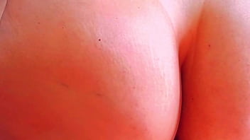 Quero sentar assim em você até você me encher de porra