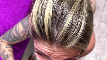 Ele meteu tanto no meu cu e colocou o pé na minha cabeça que chega meu olhos ficou vermelho de tanto tesao meu cu ficou molhado qui delicia de foda gostosa no pelo sem camisinha