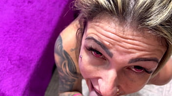 Ele meteu tanto no meu cu e colocou o pé na minha cabeça que chega meu olhos ficou vermelho de tanto tesao meu cu ficou molhado qui delicia de foda gostosa no pelo sem camisinha