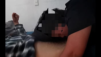 Milf gives me a delicious oral while she worships my belly button