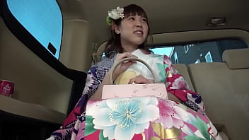 成人式帰りの隠れ爆乳gカップ20歳 記念撮影と称してハメ撮りを撮影 2