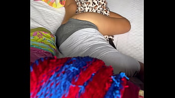 Espiando a mi vecina por la ventana y me masturbo viendo su rico culo todos mis videos completos en mi página de sexy lana more