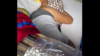 Espiando a mi vecina por la ventana y me masturbo viendo su rico culo todos mis videos completos en mi página de sexy lana more