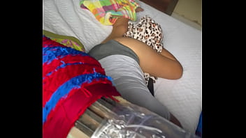 Espiando a mi vecina por la ventana y me masturbo viendo su rico culo todos mis videos completos en mi página de sexy lana more