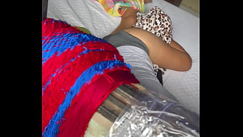 Espiando a mi vecina por la ventana y me masturbo viendo su rico culo todos mis videos completos en mi página de sexy lana more