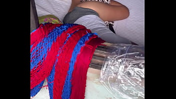 Espiando a mi vecina por la ventana y me masturbo viendo su rico culo todos mis videos completos en mi página de sexy lana more