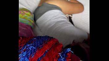 Espiando a mi vecina por la ventana y me masturbo viendo su rico culo todos mis videos completos en mi página de sexy lana more