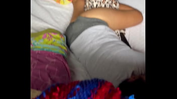 Espiando a mi vecina por la ventana y me masturbo viendo su rico culo todos mis videos completos en mi página de sexy lana more