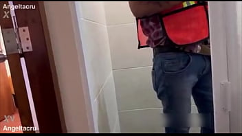 Me Vienen A Arreglar La Tubería Y Me Caliento Por El Plomero Caliente thumbnail