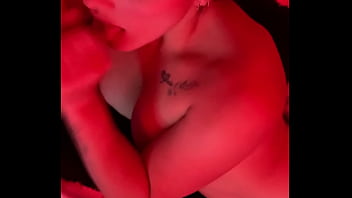 Hice que mi compañero de universidad se corriera en mis tetas Hice que mi compañero de universidad se corriera en mis tetas
