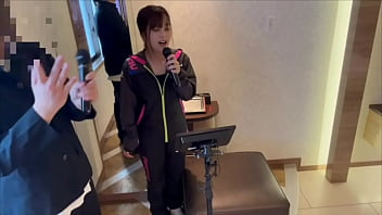 野球部キャプテンとマネージャーがカラオケデートで喉奥までフェラさせて中出しする高◯生カップル