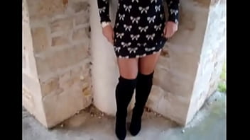 Под платьем