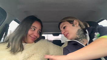 Mulher Motorista De Aplicativo Pega Cadeirante Na Estacão Da Sé Ela Não Tem Dinheiro Pra Pagar A Corrida E Deixa Ser Toda Chupada Depois De Mijar Em Forma De Pagamento thumbnail