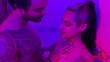 Negão Safado Entrou No Meu Banho E Me Comeu Com Sua Mão Grande thumbnail