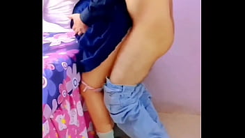 Ya por favor ¿que haces con ese palo de escoba nos pueden ver real amateur con morra de escuela mexicana