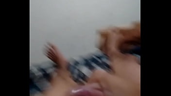 Gozando gostoso na punheta no domingo quente