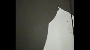 Chica de rulos graba su sombra al cachar Chica de rulos graba su sombra al cachar