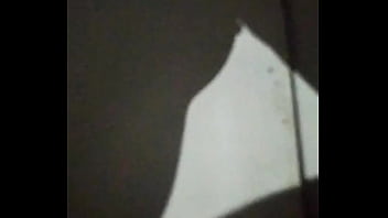 Chica De Rulos Graba Su Sombra Al Cachar thumbnail