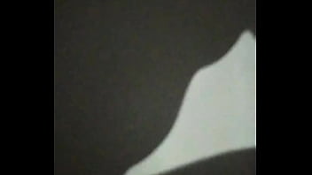 Chica De Rulos Graba Su Sombra Al Cachar thumbnail