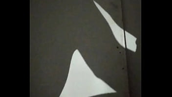 Chica De Rulos Graba Su Sombra Al Cachar thumbnail