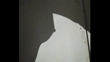 Chica De Rulos Graba Su Sombra Al Cachar thumbnail