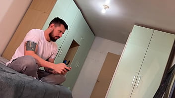 Tentando jogar videogame mas minha mulher só queria sentar na pica