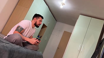 Tentando jogar videogame mas minha mulher só queria sentar na pica Tentando jogar videogame mas minha mulher só queria sentar na pica