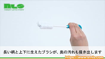 大型オナホールもなんのその。ソフトなブラシがやさしく汚れを掻き出します。