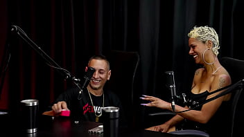 Adora um cabaré está no primeiro relacionamento aberto tem três mulheres e foi pedida em casamento natt paradise & raposão watch sheer red