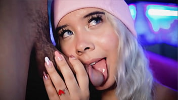 Colombian couple loves to exhibit their sex life to anyone who pays for it