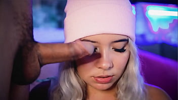 Colombian couple loves to exhibit their sex life to anyone who pays for it