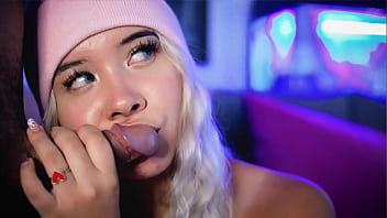 Colombian couple loves to exhibit their sex life to anyone who pays for it