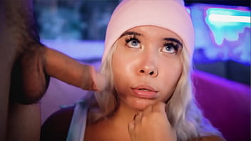 Colombian couple loves to exhibit their sex life to anyone who pays for it